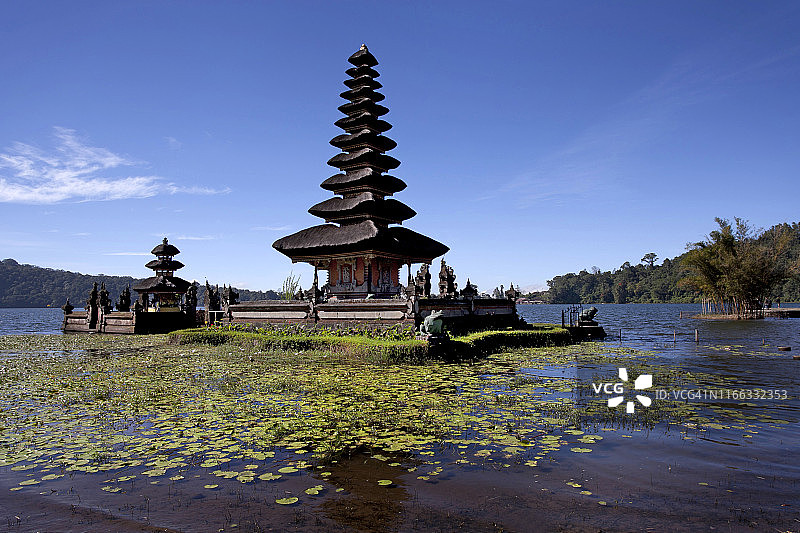 巴厘岛布拉坦湖水神庙图片素材
