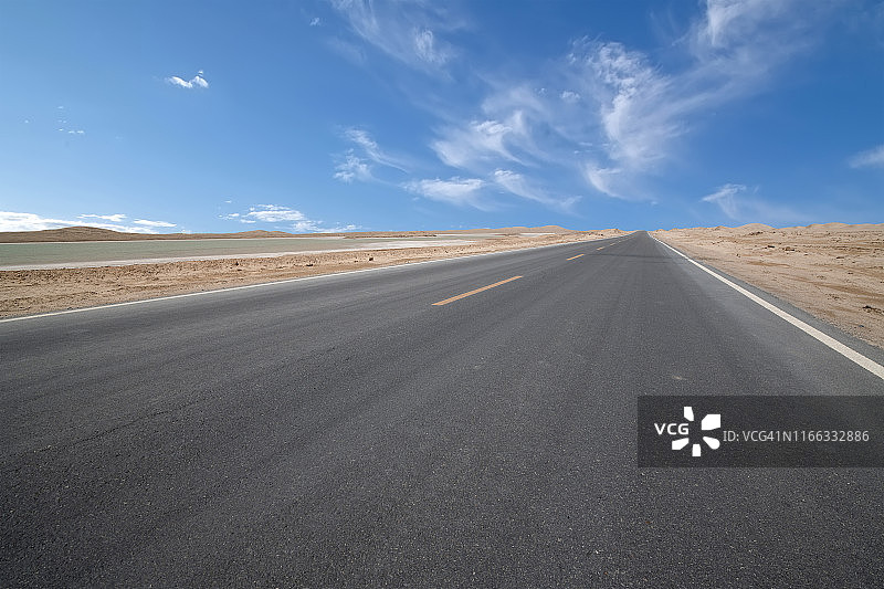 柴达木盆地公路图片素材