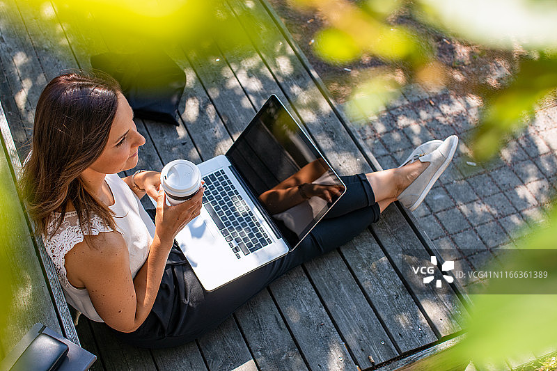 学习/工作的女人图片素材