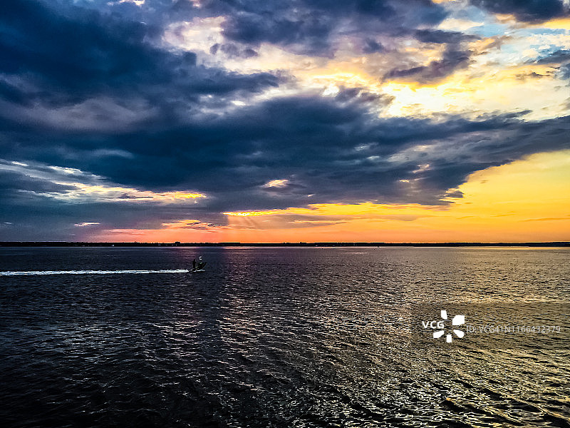 加拿大新不伦瑞克省谢迪亚克湾的日落图片素材