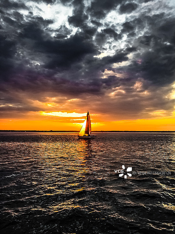 加拿大新不伦瑞克省谢迪亚克湾的日落图片素材