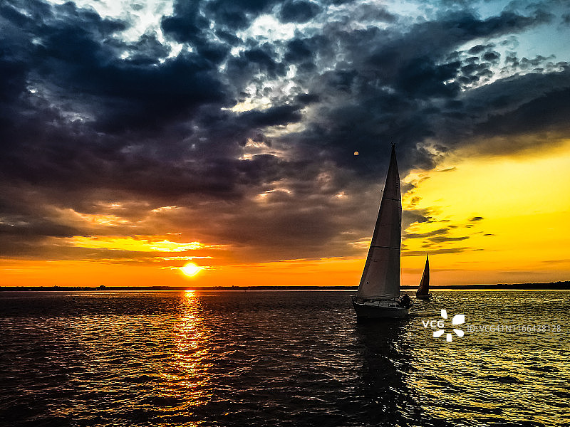 加拿大新不伦瑞克省谢迪亚克湾的日落图片素材