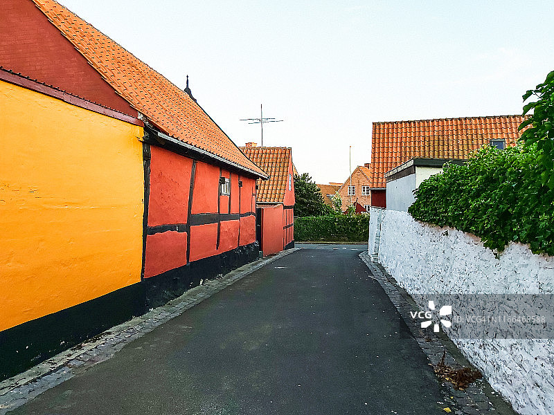 丹麦博恩霍尔姆岛内克瑟的传统木结构房屋图片素材