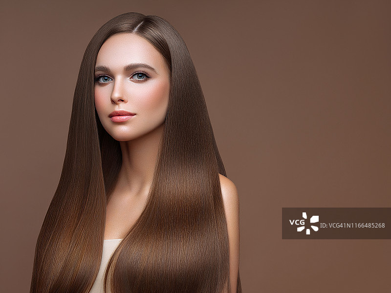 拥有完美发型的美丽女人图片素材