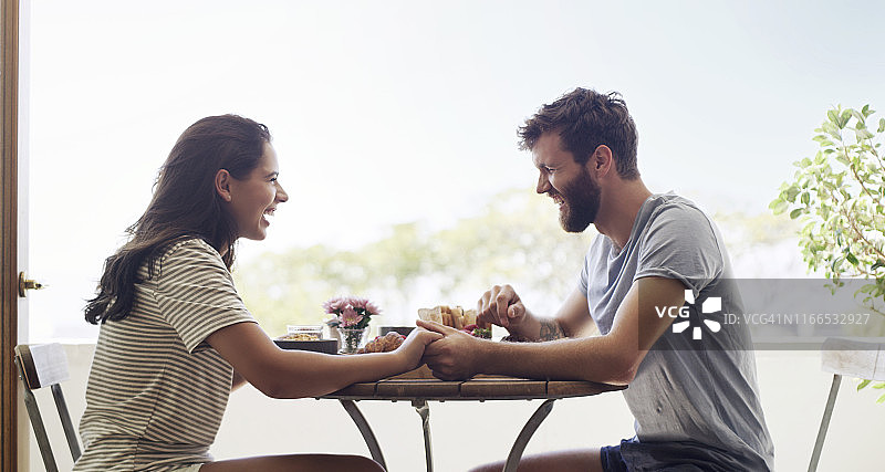 有爱和食物就够了图片素材