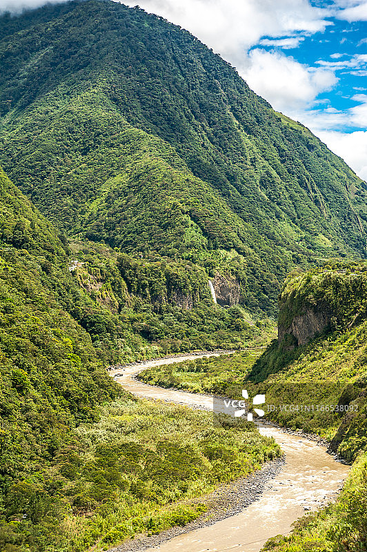 流经厄瓜多尔安第斯山脉的帕斯塔萨河景色图片素材
