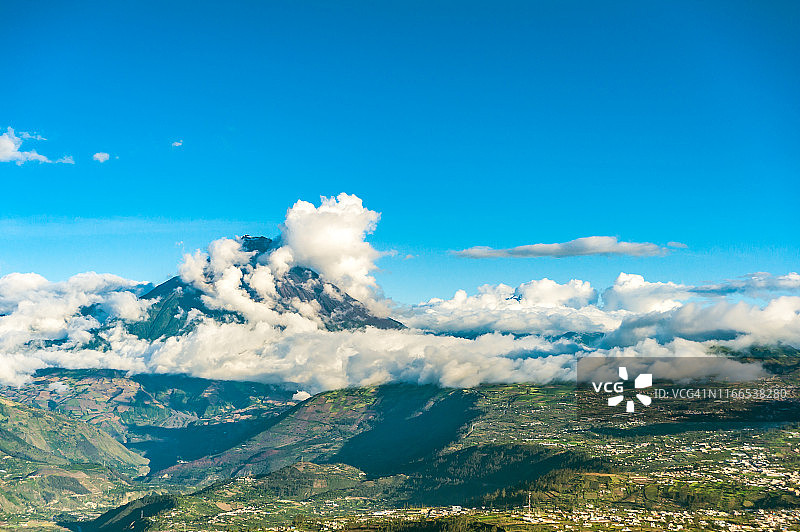 通古拉瓦火山鸟瞰图图片素材
