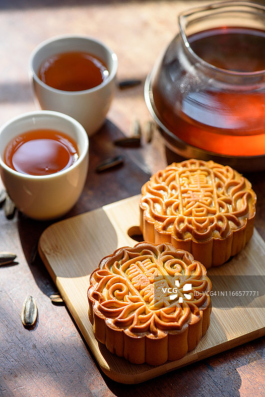中秋节月饼和中国茶图片素材