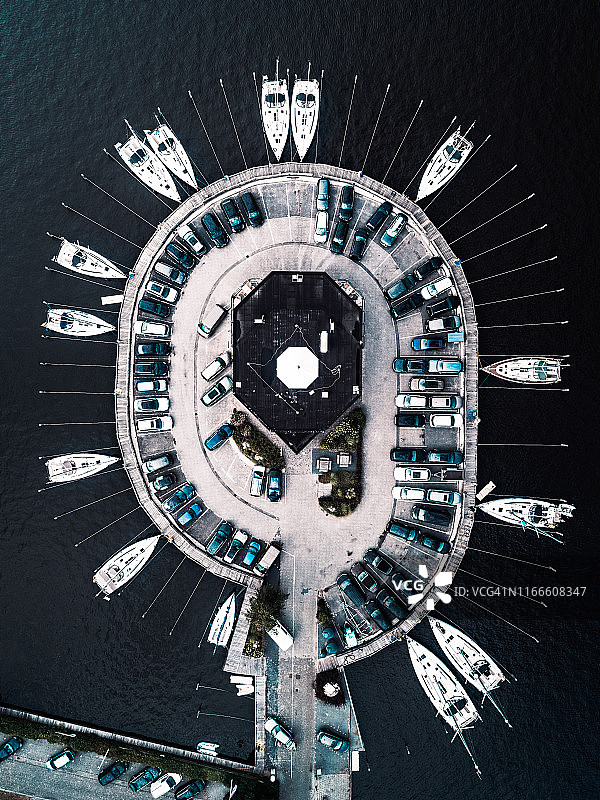 荷兰莱默尔，形状独特的游艇码头俯拍图片素材