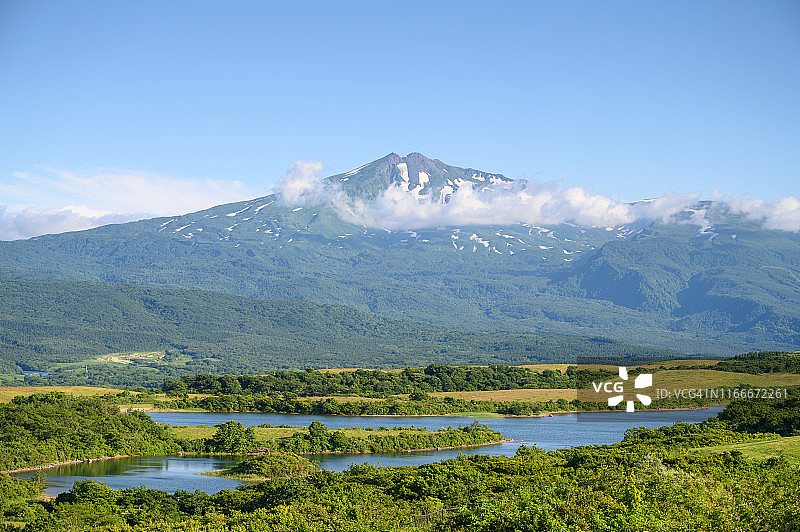鸟海山：位于秋田县和山形县交界处的活火山，海拔2236米图片素材