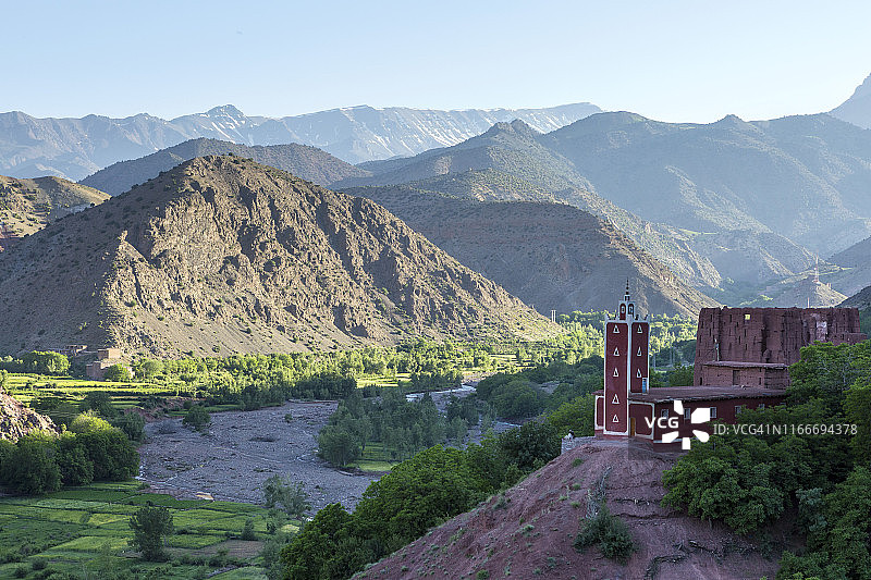 摩洛哥阿伊特布盖马兹，中阿特拉斯山脉图片素材