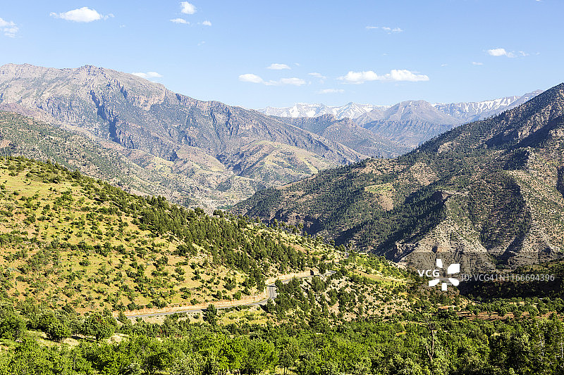 摩洛哥阿伊特布盖马兹，中阿特拉斯山脉图片素材
