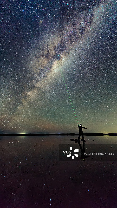 南澳大利亚邦布恩加粉红湖的银河图片素材