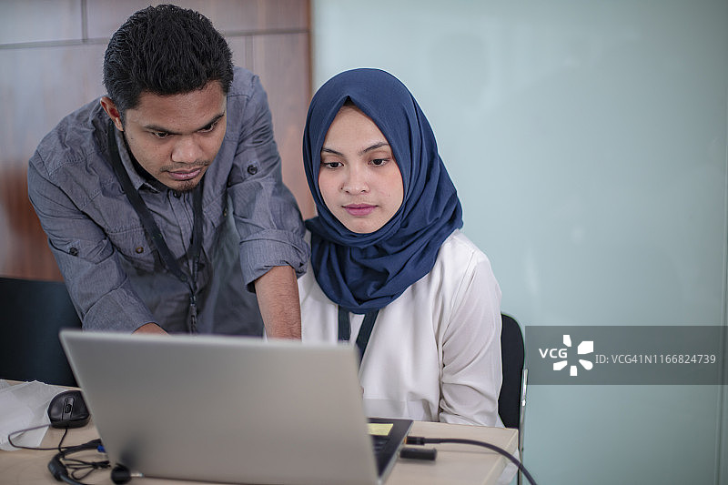 完成我们的工作图片素材