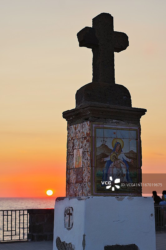 日落时分的十字架图片素材