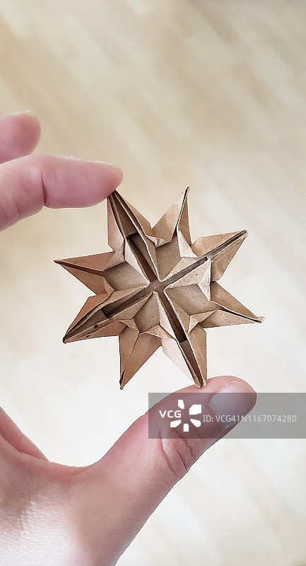 回收购物袋制成的折纸造型图片素材