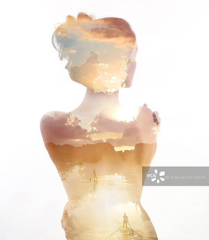 女子融入湖泊的多重曝光照片 - 明尼阿波利斯群岛湖图片素材