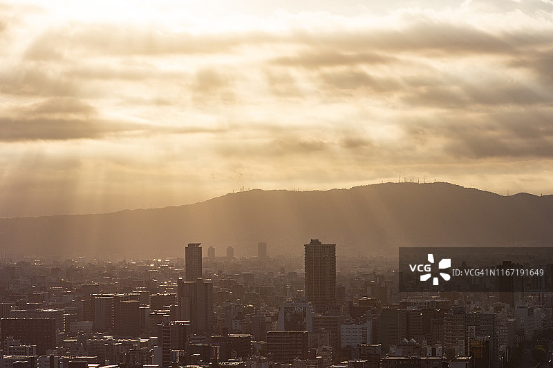 大阪城市建筑上的晨曦图片素材