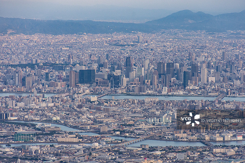 飞机航拍日本大阪市中心日落景色图片素材