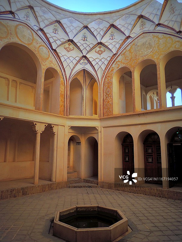 丝绸之路时代宫殿庭院中的穆斯林净身池 - 伊朗卡尚图片素材