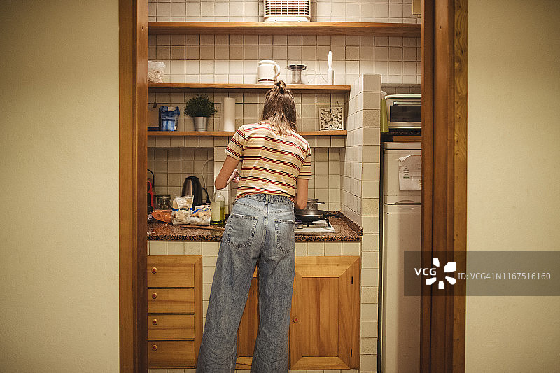 忙碌的厨房图片素材