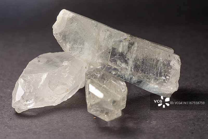 白色石英晶体图片素材