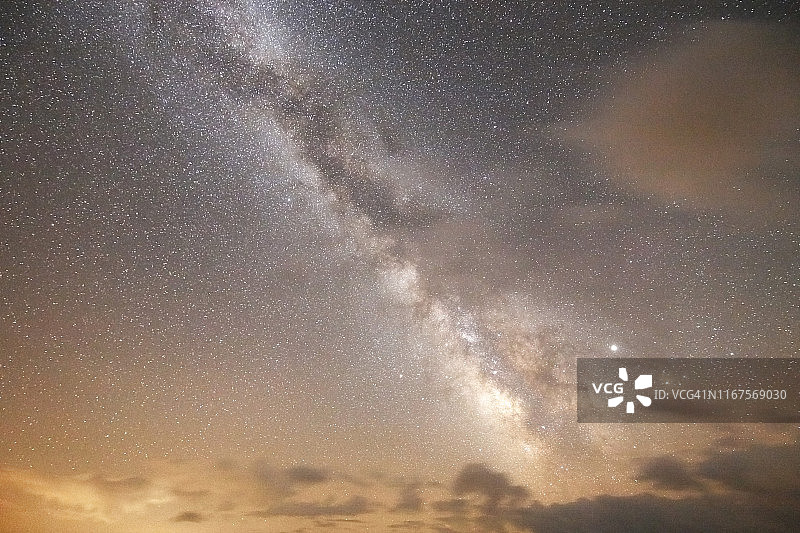 法国比利牛斯山脉米迪山天文台夜景图片素材