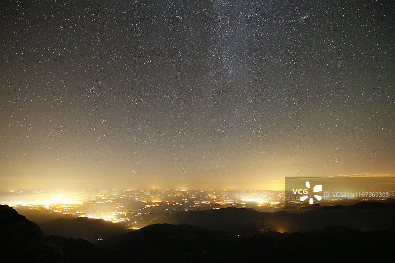 法国比利牛斯山脉米迪山天文台夜景图片素材