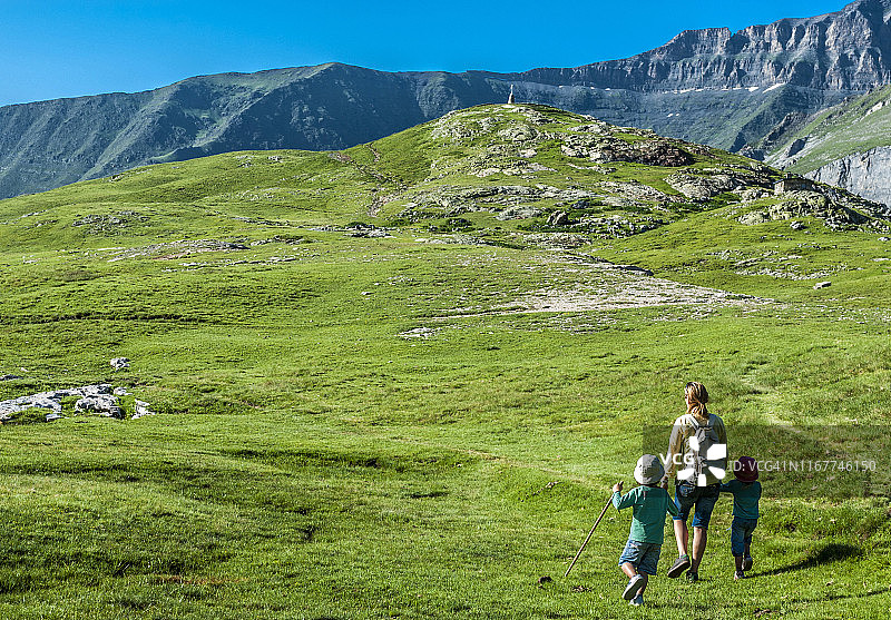 法国比利牛斯国家公园特鲁姆斯冰斗全家游（联合国教科文组织世界遗产）图片素材