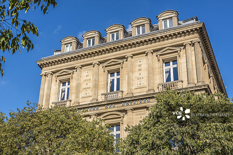 法国巴黎夏特莱广场的巴黎公证人协会大楼图片素材