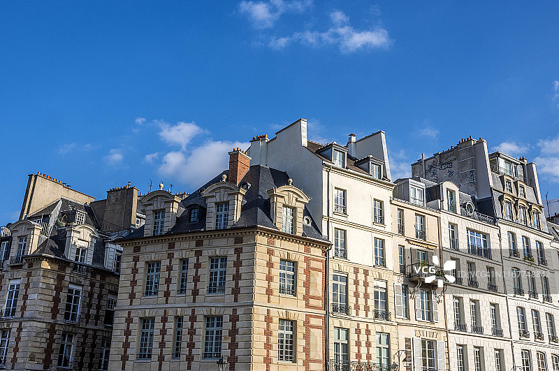 法国巴黎新桥滨河路和新桥广场拐角处的建筑图片素材