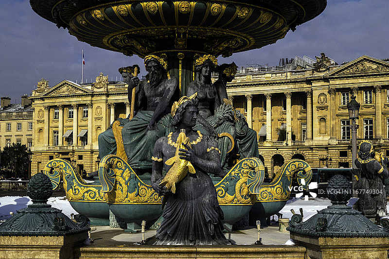 欧洲法国法兰西岛巴黎协和广场海洋喷泉雪景图片素材