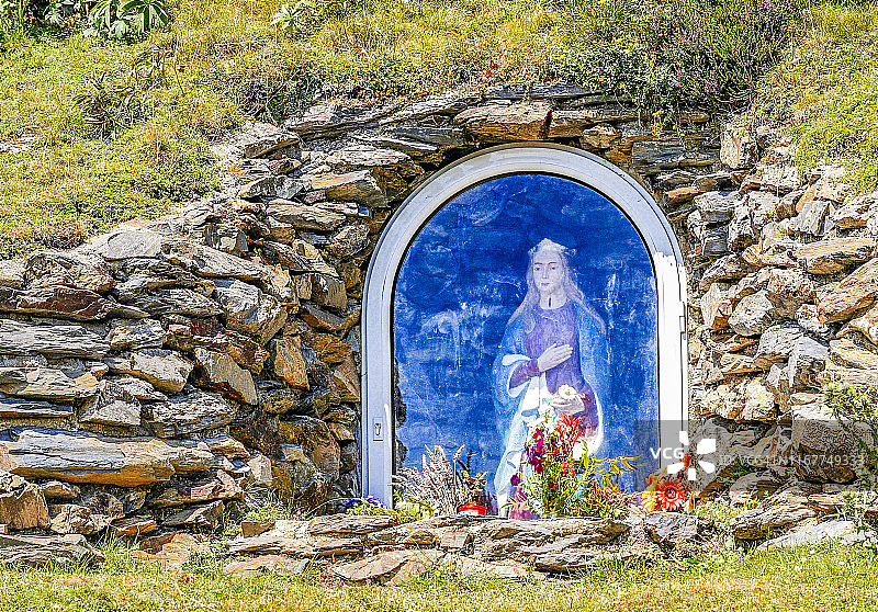 法国比利牛斯国家公园上比利牛斯奥塔卡姆山的圣母祈祷所图片素材