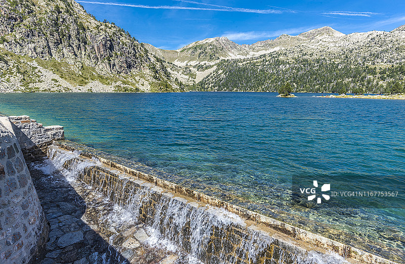 法国上比利牛斯省奥尔山谷：内乌维耶尔国家自然保护区奥贝尔湖水坝图片素材