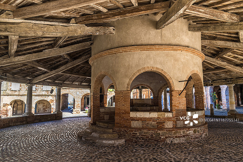 法国奥维拉圆形市场，法国最美乡村图片素材