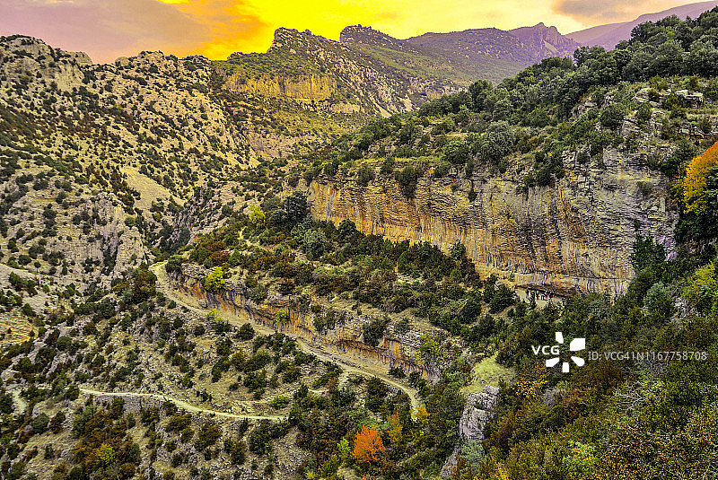 西班牙韦斯卡省阿拉贡自治区瓜拉山峡谷自然公园马斯昆峡谷图片素材