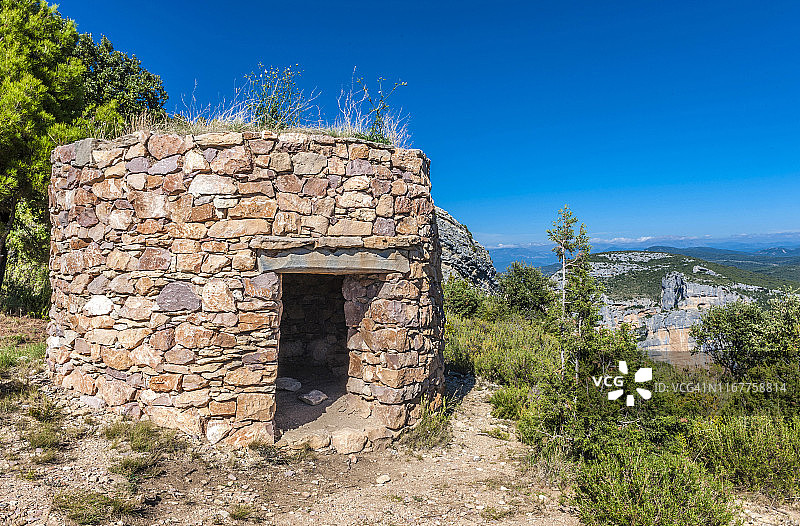 西班牙阿拉贡自治区瓜拉山脉和峡谷自然公园维罗河自然公园的旱石小屋图片素材