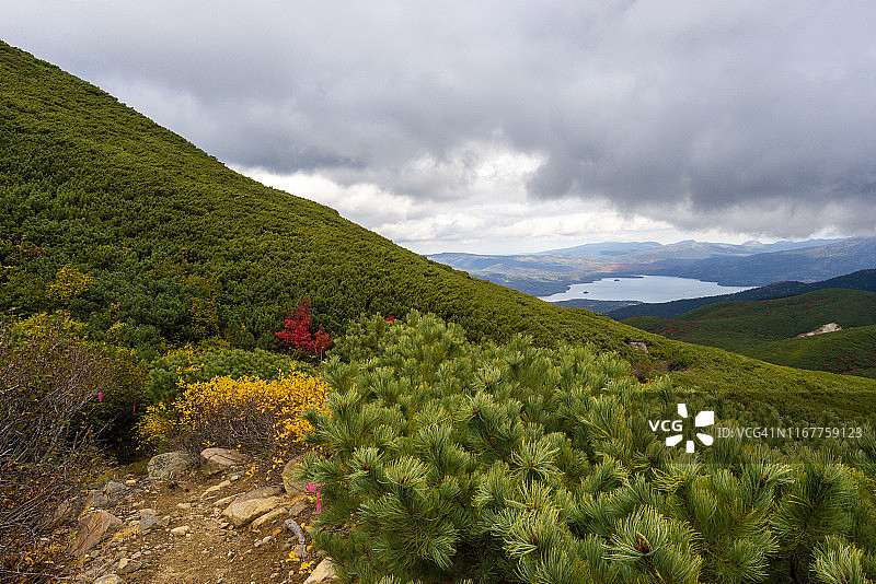 在日本北海道雌阿寒岳火山徒步图片素材