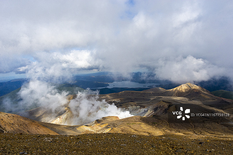 在日本北海道雌阿寒岳火山徒步图片素材