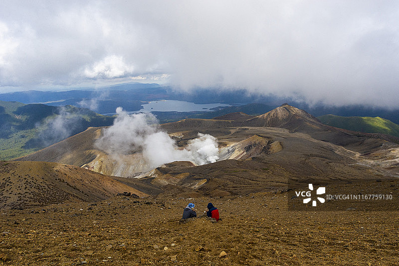 在日本北海道雌阿寒岳火山徒步图片素材