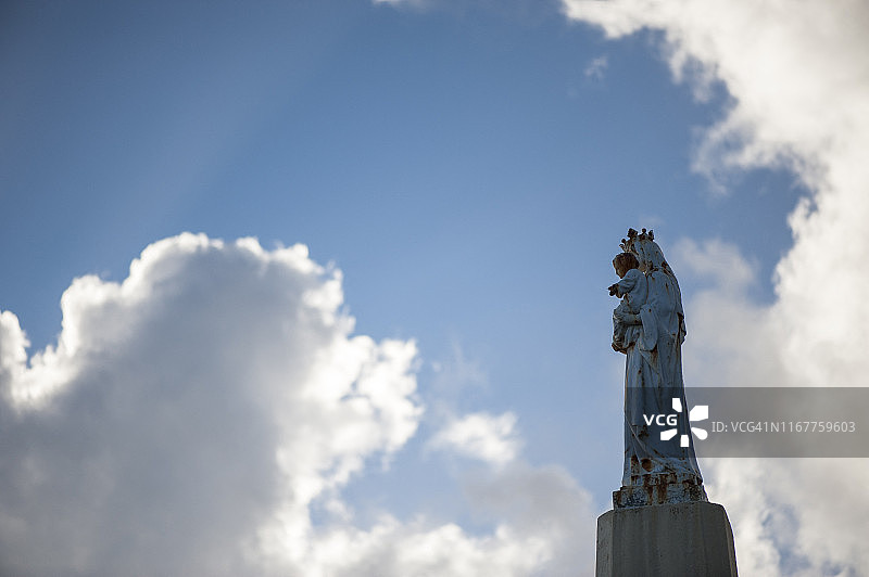 留尼汪朗之万港的圣母玛利亚雕像图片素材
