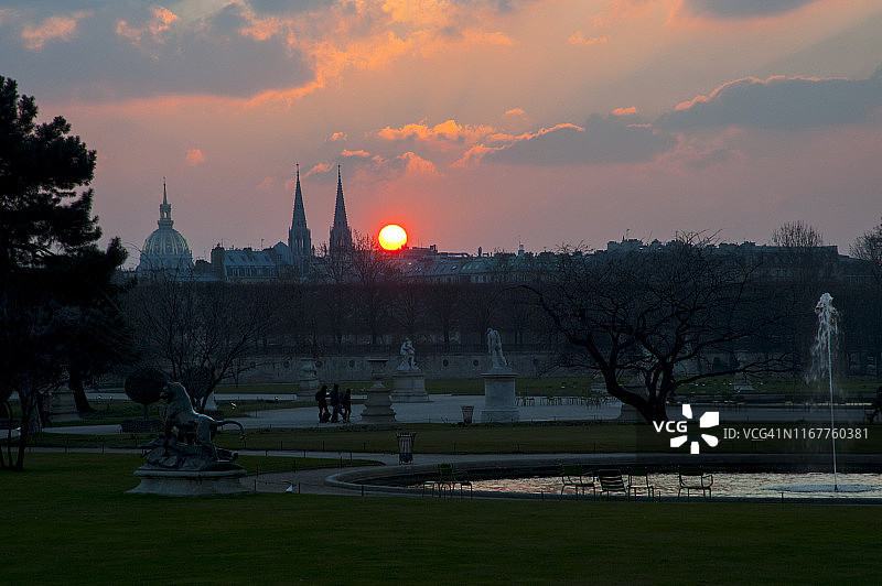 法国巴黎杜乐丽花园的日落图片素材