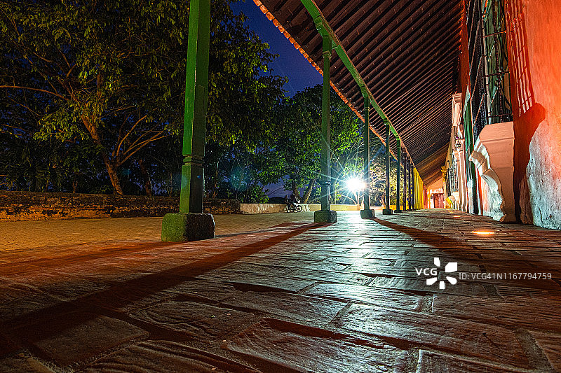 柱廊下图片素材