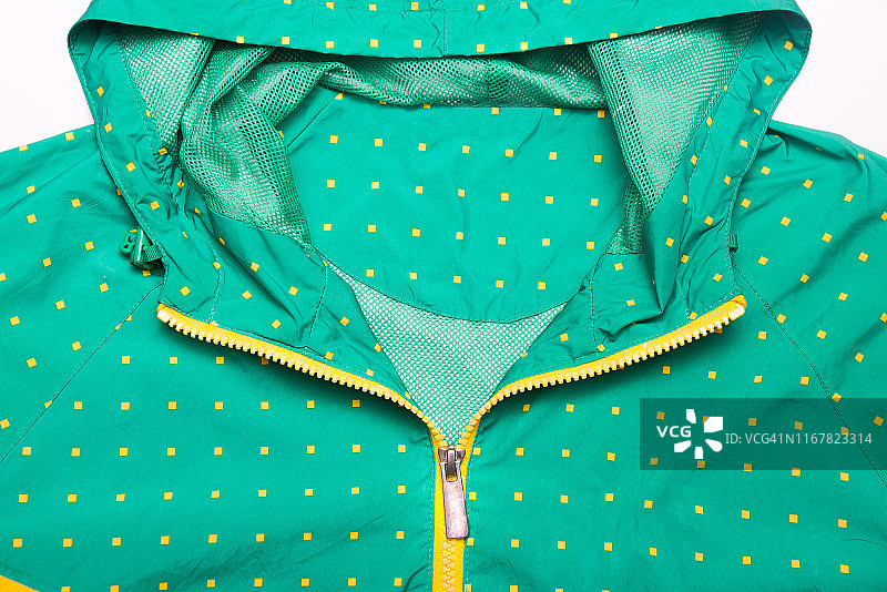 黄绿色波点图案风衣图片素材