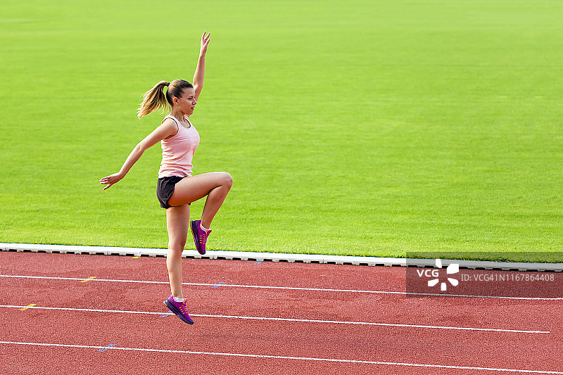 跑道上的跑步者图片素材