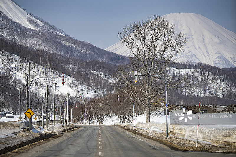 日本北海道冬季美丽开阔公路图片素材