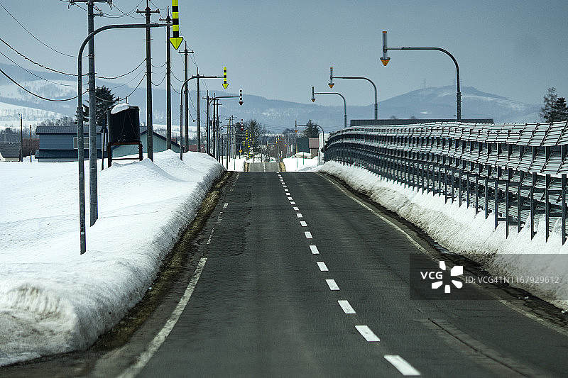 日本北海道冬季美丽开阔公路图片素材