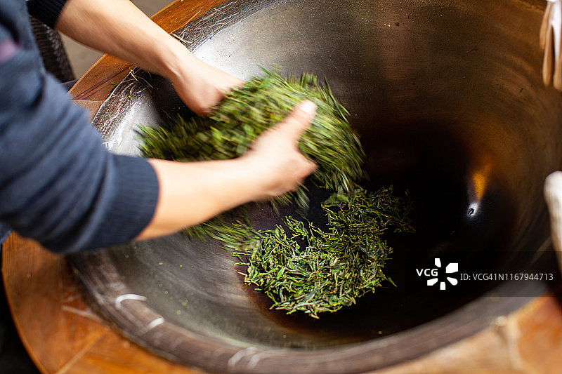 手工制作龙井茶，中国杭州图片素材
