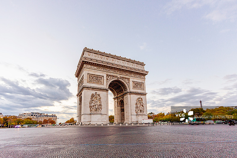 法国巴黎清晨凯旋门图片素材