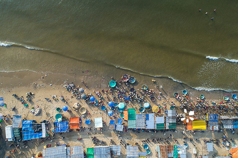 无人机航拍渔港市场图片素材